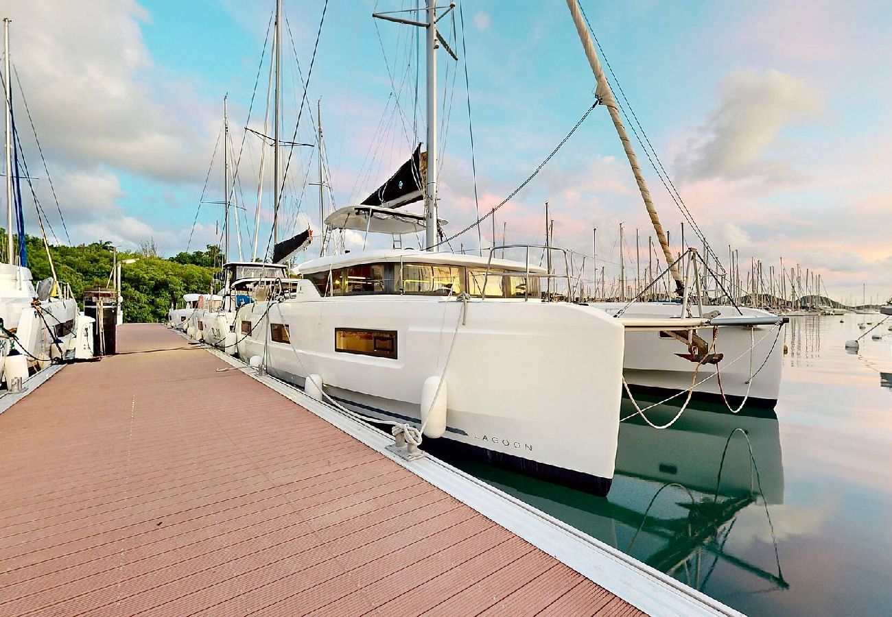 Boot in Saint Barthélemy - Catamaran Lagoon 46 Croisière avec Skipper SB