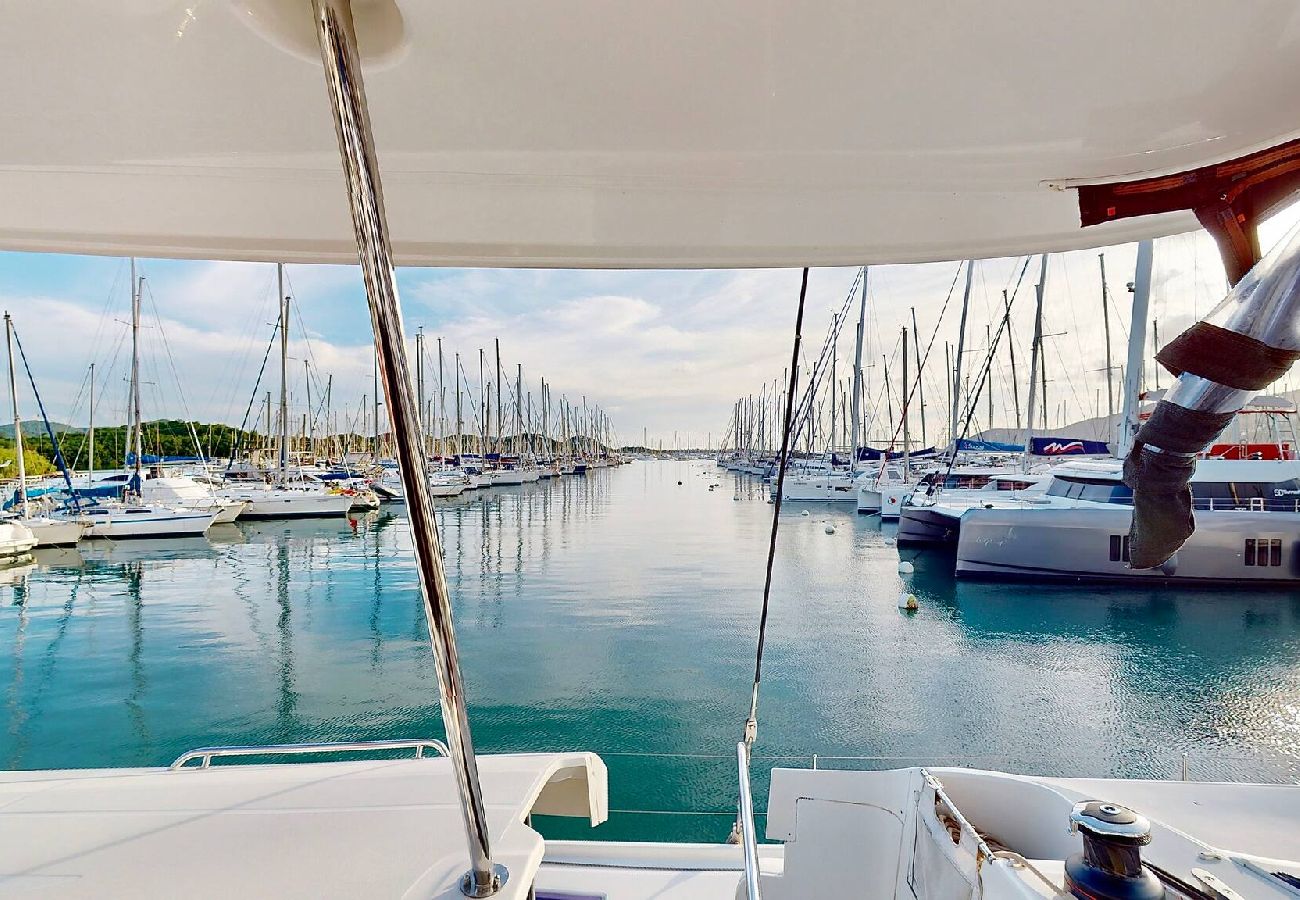 Boot in Saint Barthélemy - Catamaran Lagoon 46 Croisière avec Skipper SB