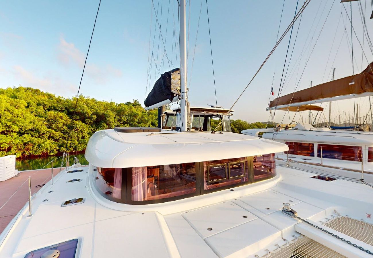 Boot in Saint Barthélemy - Catamaran Lagoon 42 Croisière avec Skipper SB