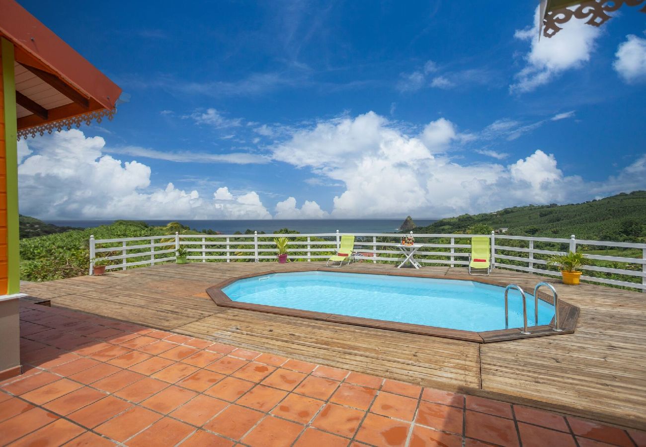 Bungalow in Sainte-Marie - Bungalow avec piscine au cœur de la campagne Vert