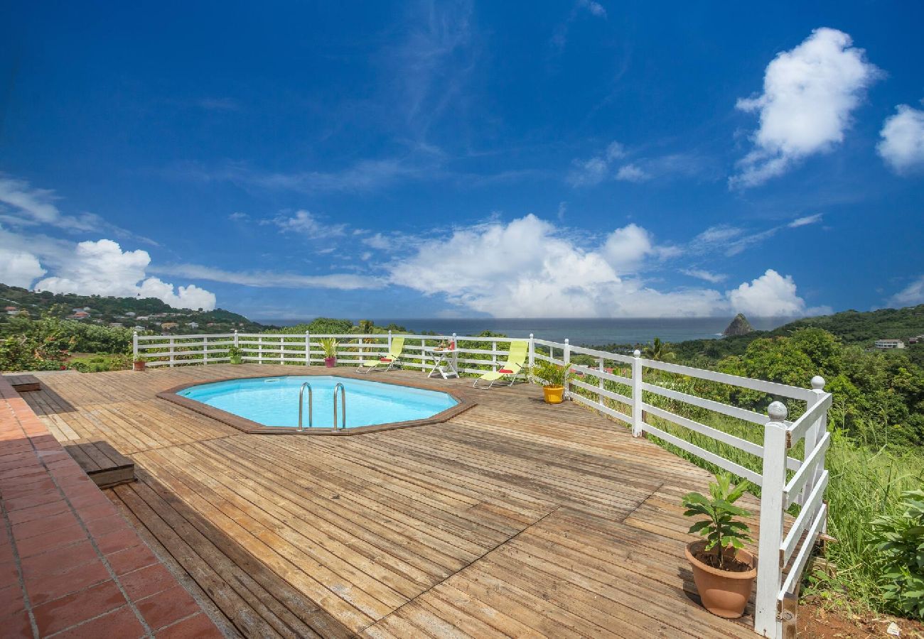 Bungalow in Sainte-Marie - Bungalow avec piscine au cœur de la campagne Vert