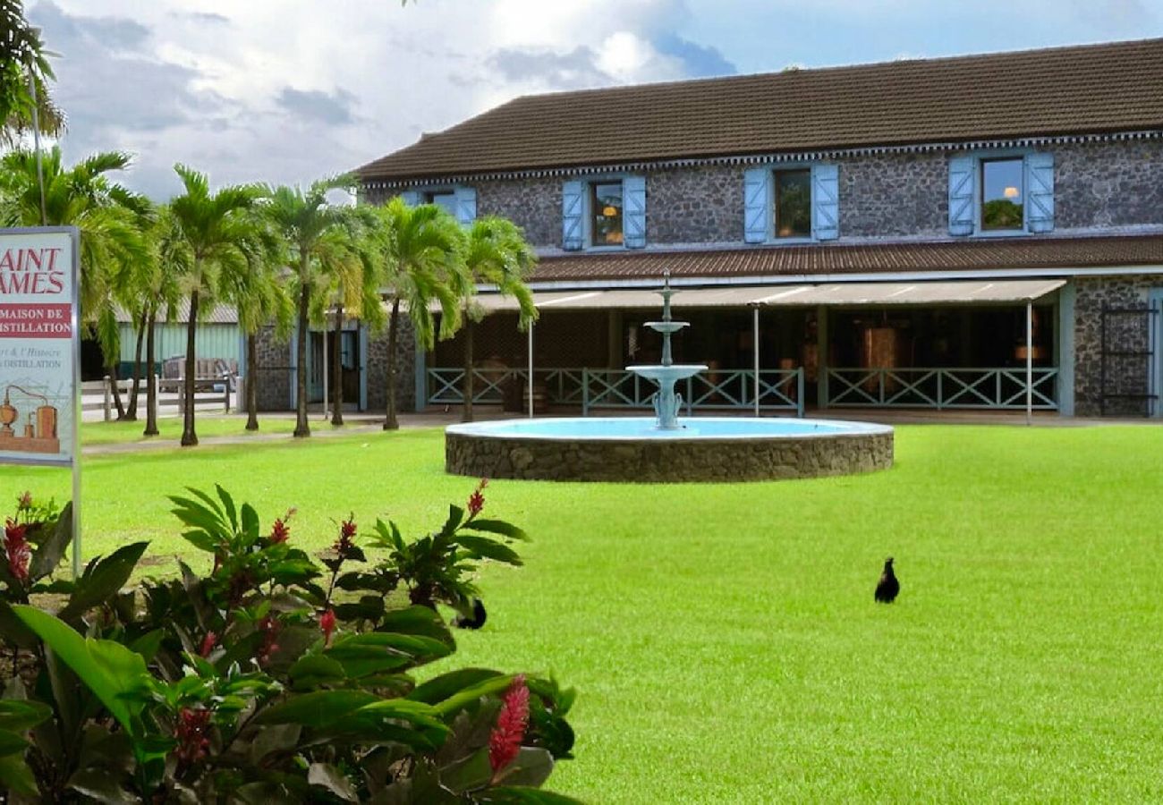 Bungalow in Sainte-Marie - Bungalow avec piscine au cœur de la campagne Vert