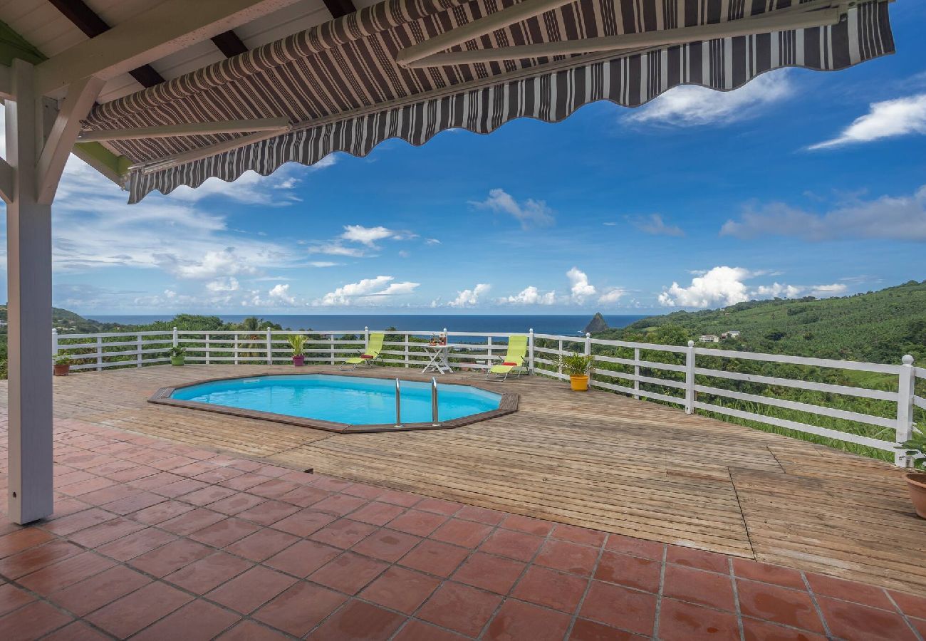 Bungalow en Sainte-Marie - Bungalow avec piscine au cœur de la campagne Vert