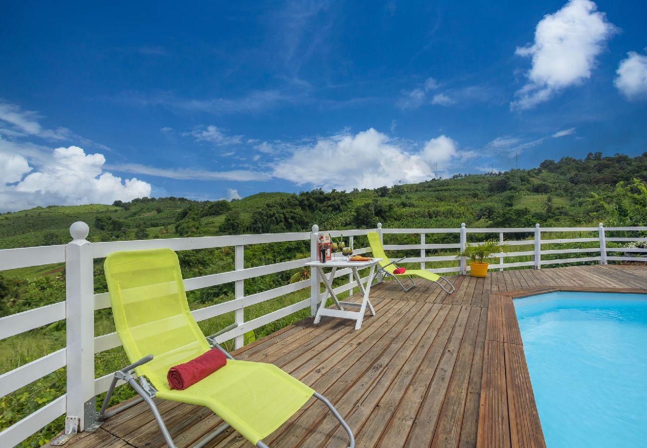 Bungalow en Sainte-Marie - Bungalow avec piscine au cœur de la campagne Vert