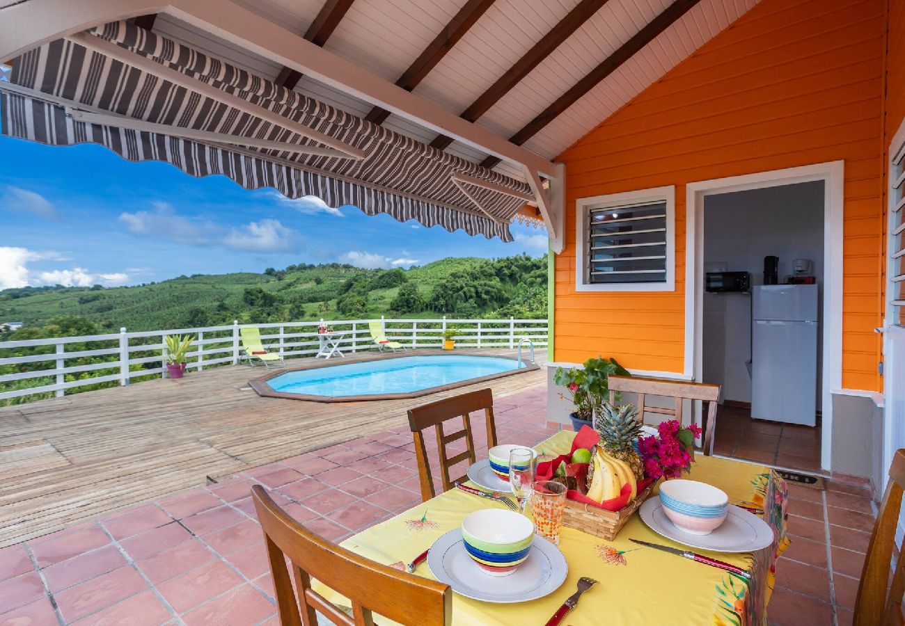 Bungalow en Sainte-Marie - Bungalow avec piscine au cœur de la Campagne Oge