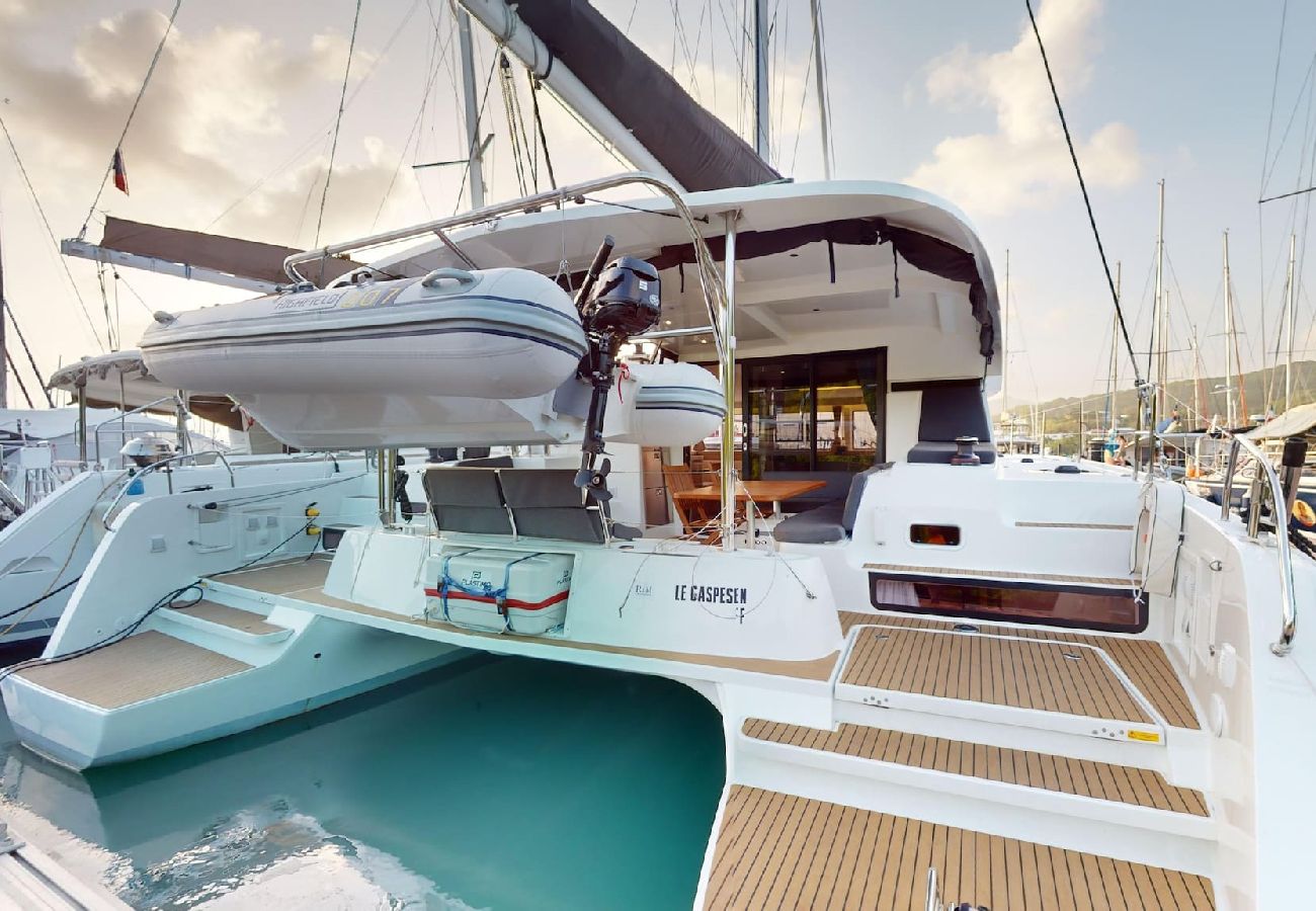 Boat in Saint Barthélemy - Catamaran Lagoon 42 Croisière avec Skipper SB