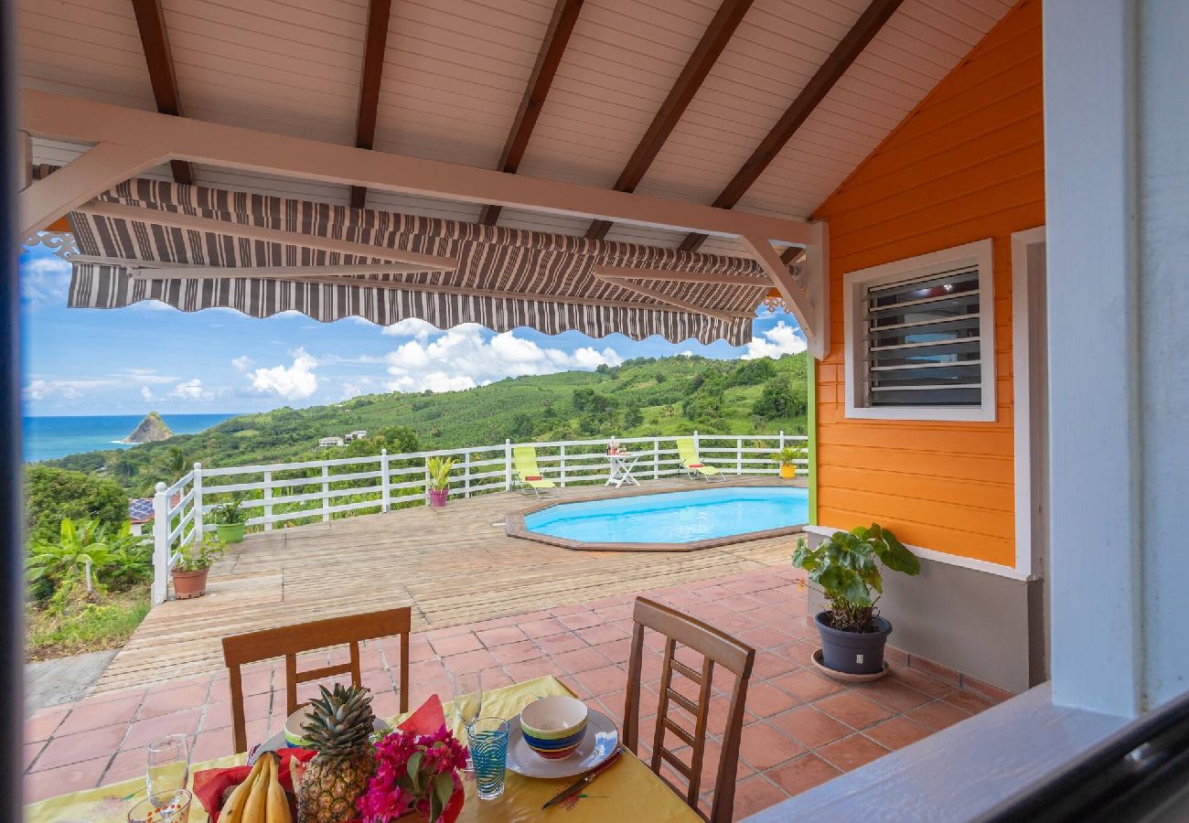 Bungalow in Sainte-Marie - Bungalow avec piscine au cœur de la Campagne Oge